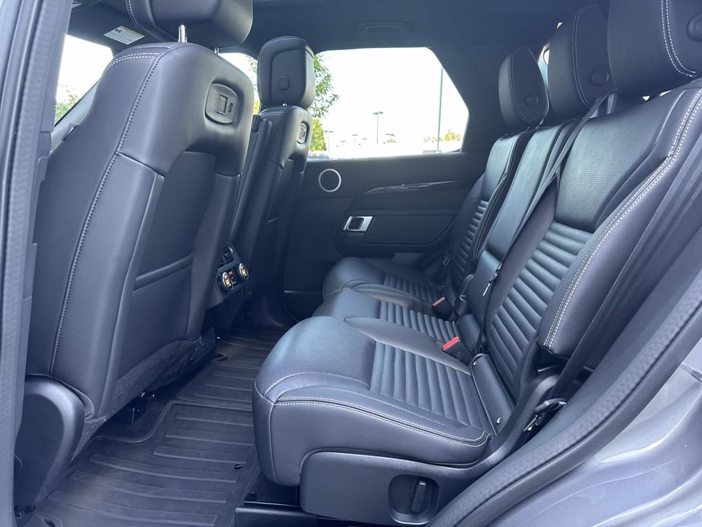 Certified 2025 Land Rover Discovery S AWD/4WD image 13