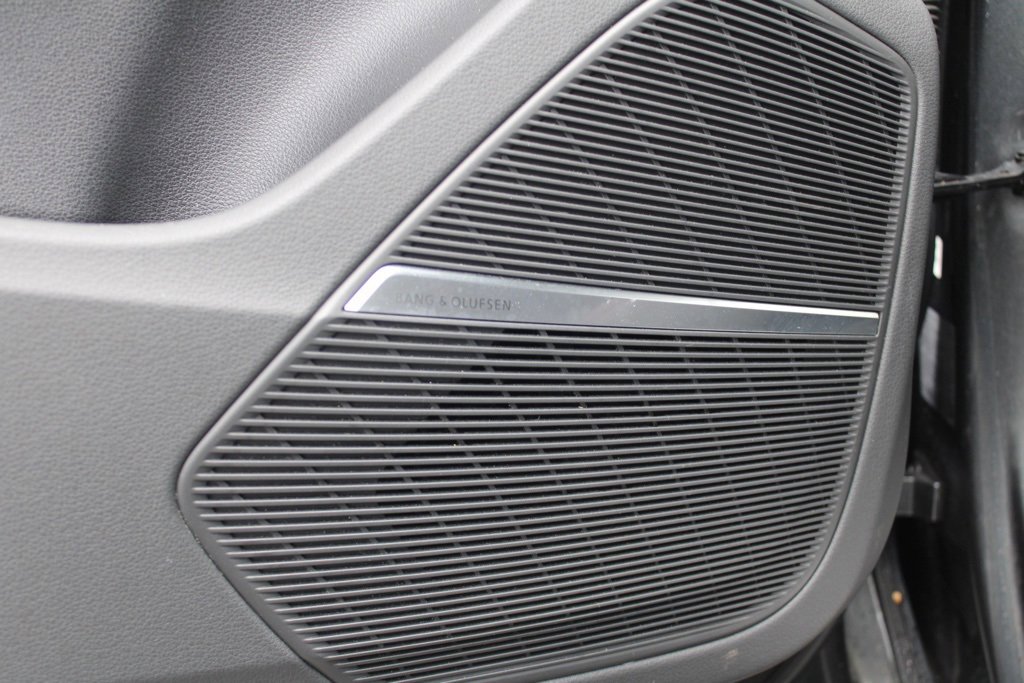 Used 2020 Audi RS Q8 w/ Carbon Optic Package image 33