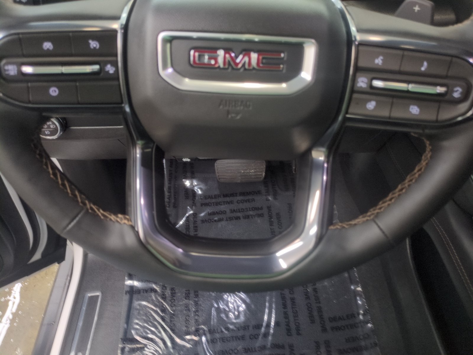 New 2026 GMC Yukon AT4 w/ AT4 Premium Package AWD/4WD image 14