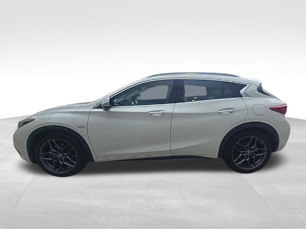 Used 2019 INFINITI QX30 w/ Navigation Package FWD image 2