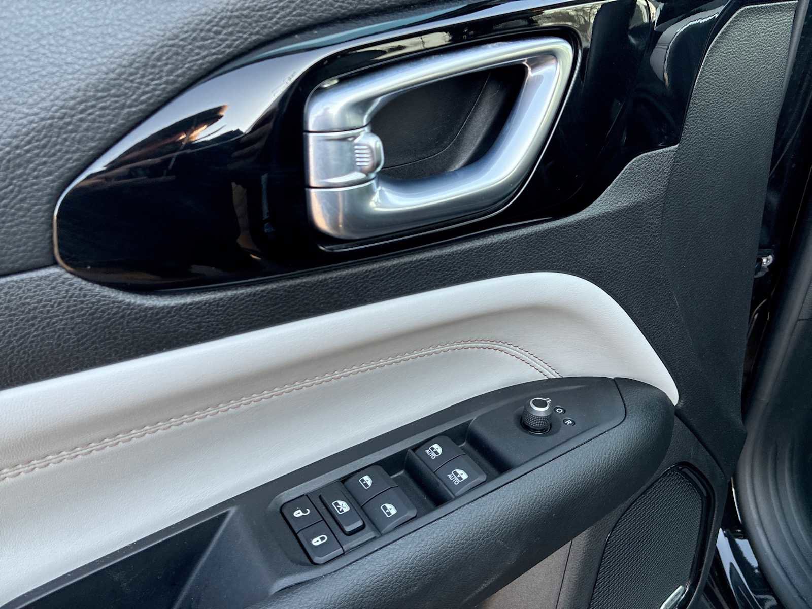 Used 2022 Jeep Compass Limited w/ Sun and Sound Group image 23