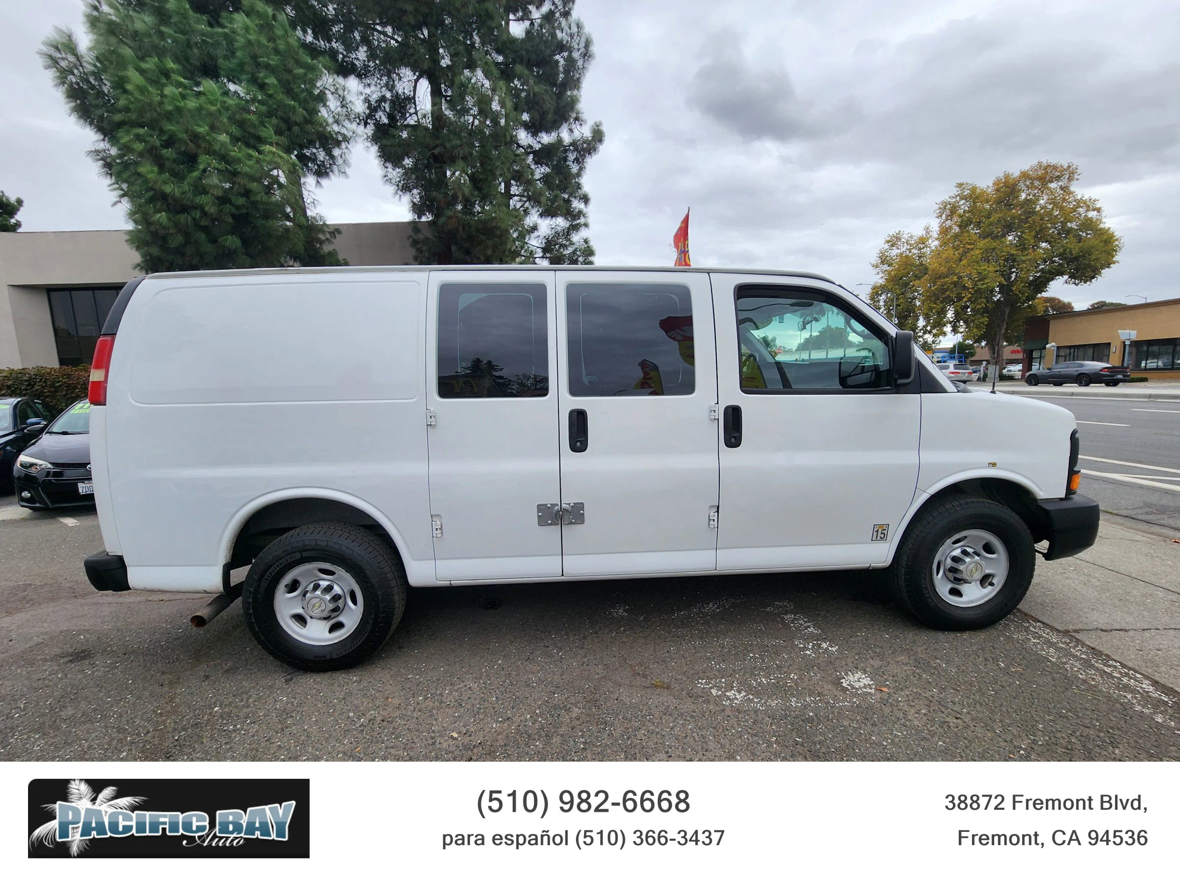 Used 2012 Chevrolet Express 2500 image 8