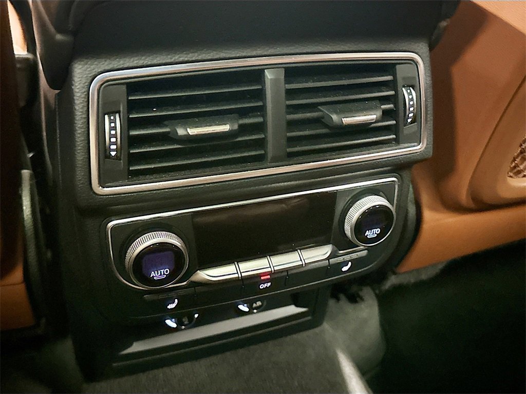 Used 2018 Audi Q7 3.0T Prestige image 32