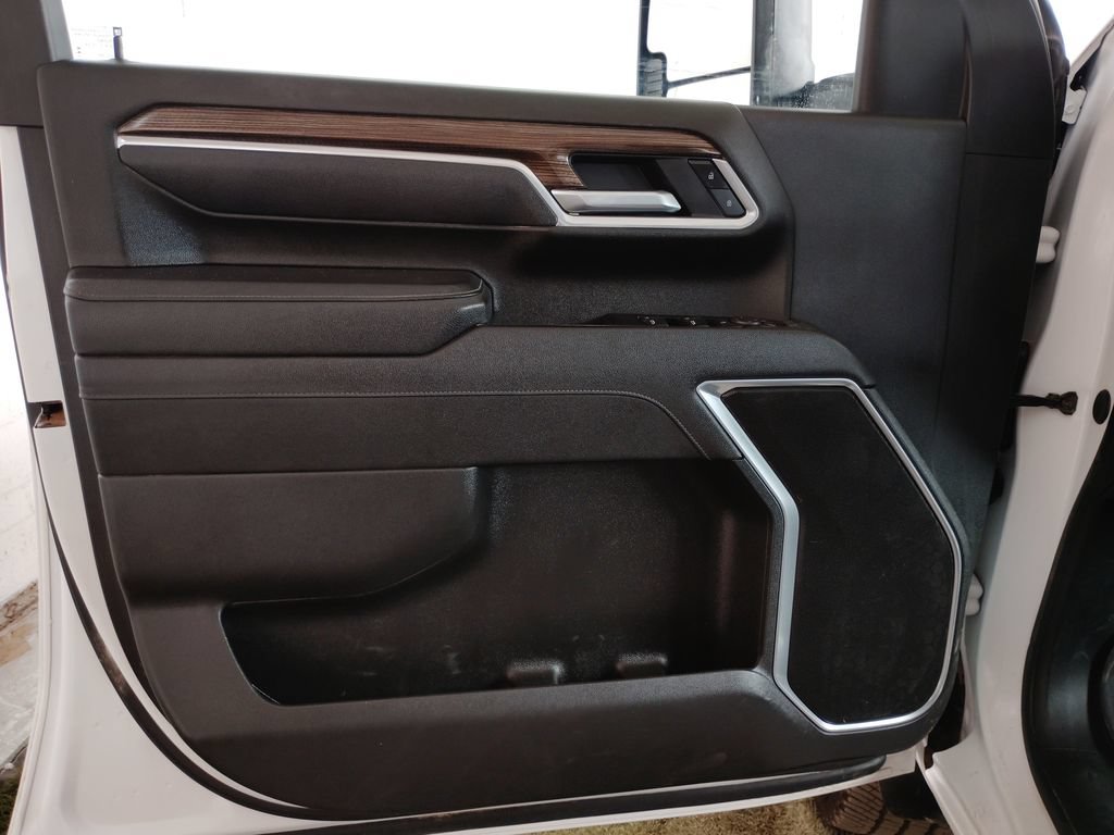 Used 2025 Chevrolet Silverado 2500 LT AWD/4WD image 22