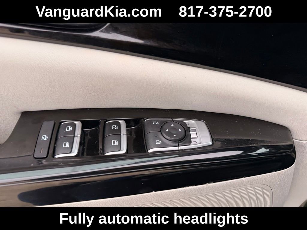 Used 2024 Kia Carnival EX image 19