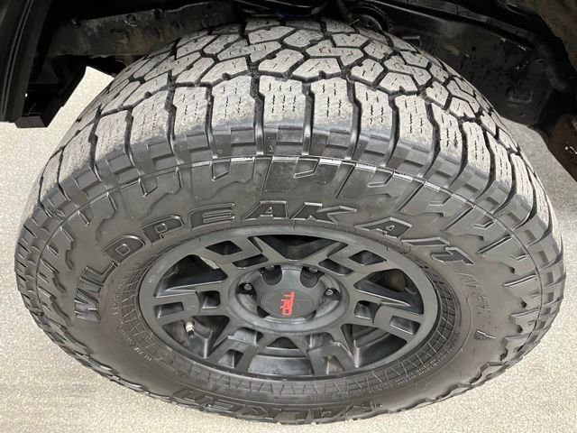 Used 2020 Toyota Tacoma TRD Off-Road w/ Technology Package AWD/4WD image 7