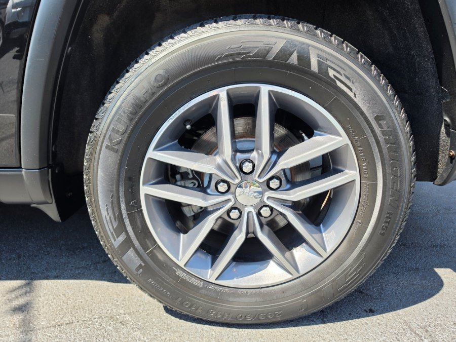 Used 2018 Jeep Grand Cherokee Limited AWD/4WD image 10