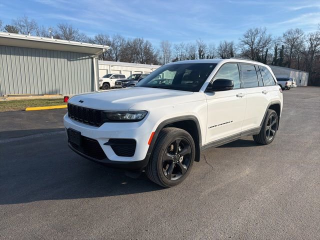 Used 2023 Jeep Grand Cherokee Altitude image 4