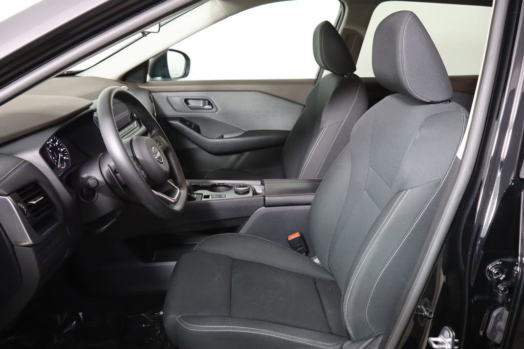 Used 2023 Nissan Rogue S image 16