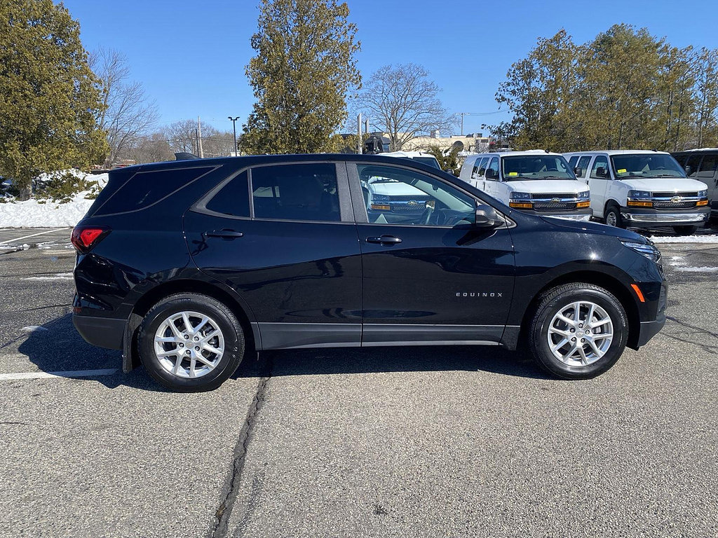 Used 2024 Chevrolet Equinox LS w/ LS Convenience Package AWD/4WD image 5