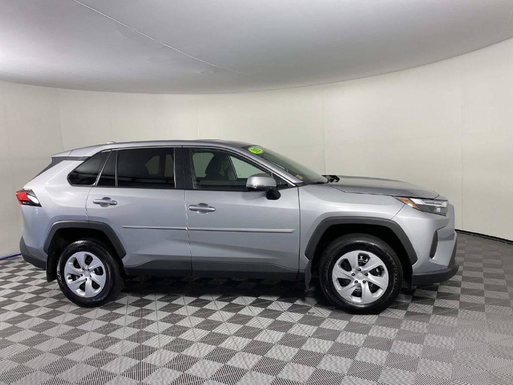 Used 2025 Toyota RAV4 LE AWD/4WD image 10