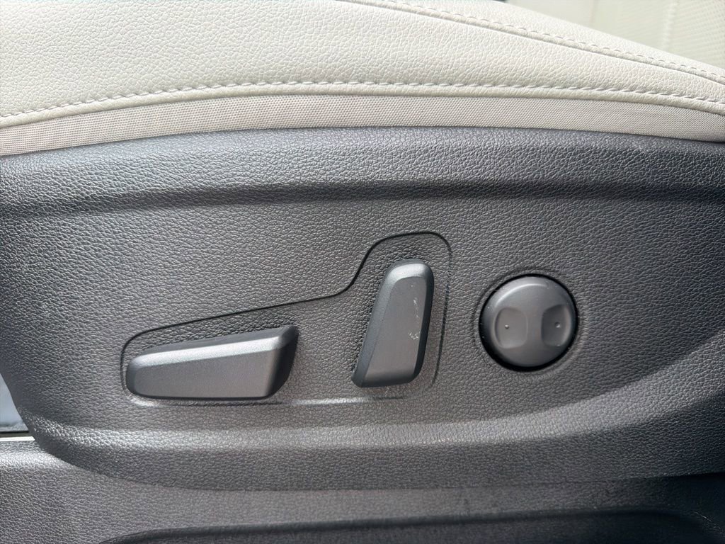 Used 2024 Kia Telluride EX w/ EX Captain's Chair Package image 15