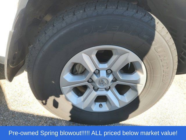 Used 2021 Toyota 4Runner SR5 Premium w/ Moonroof Package RWD image 11