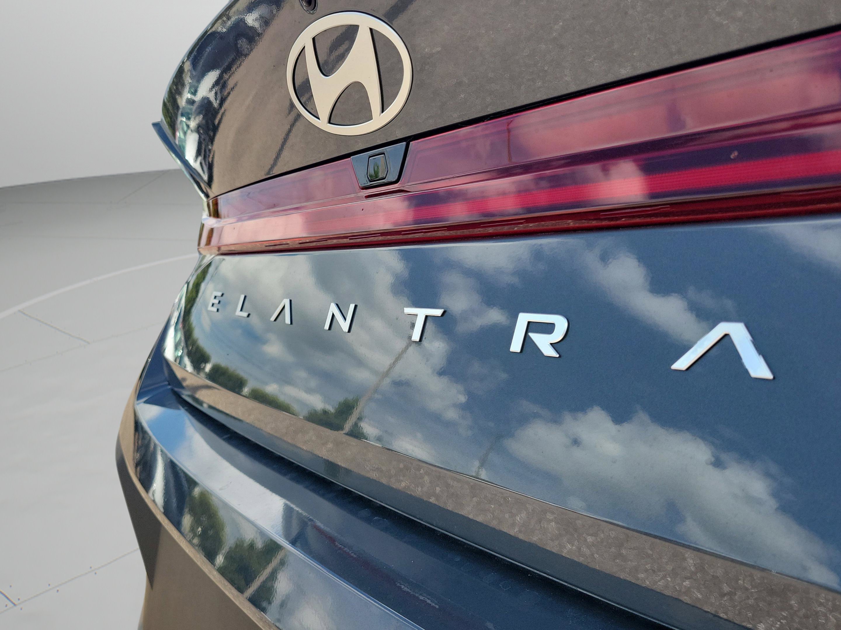 New 2025 Hyundai Elantra Hybrid FWD image 33