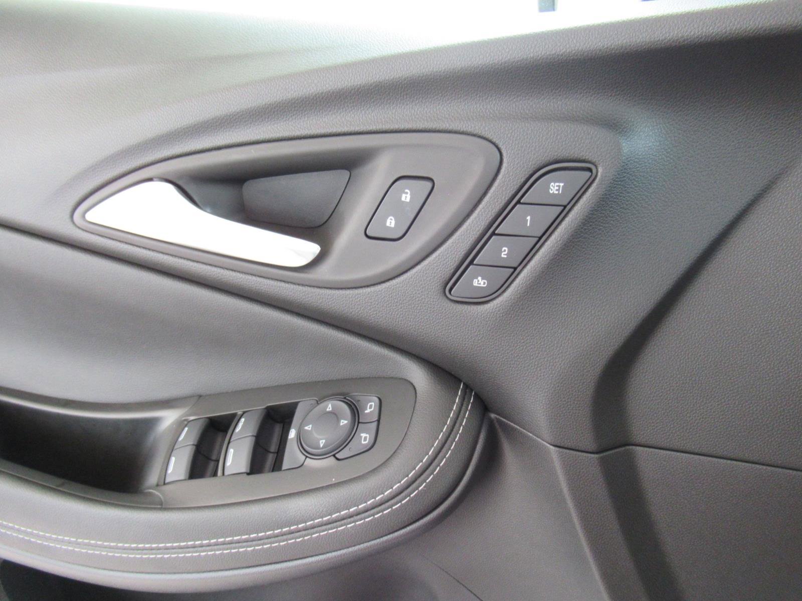 Used 2026 Buick Encore GX Avenir w/ Avenir Technology Package FWD image 20