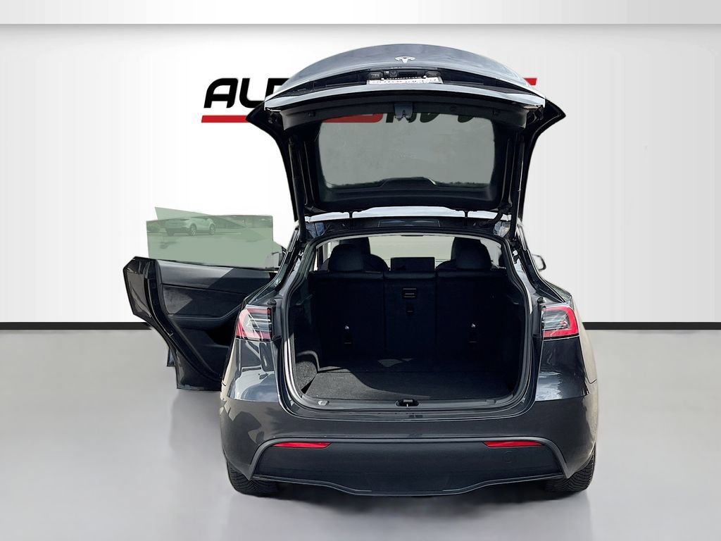 Used 2025 Tesla Model Y Long Range AWD/4WD image 24