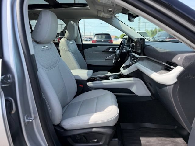 Used 2025 Ford Explorer Platinum w/ LUX Leather Package AWD/4WD image 17
