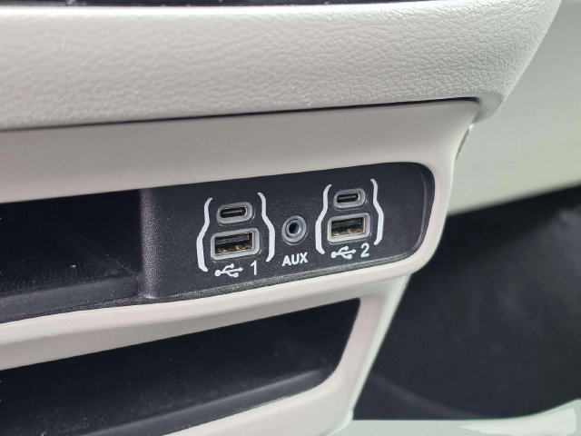 Used 2024 Chrysler Pacifica Touring-L FWD image 33