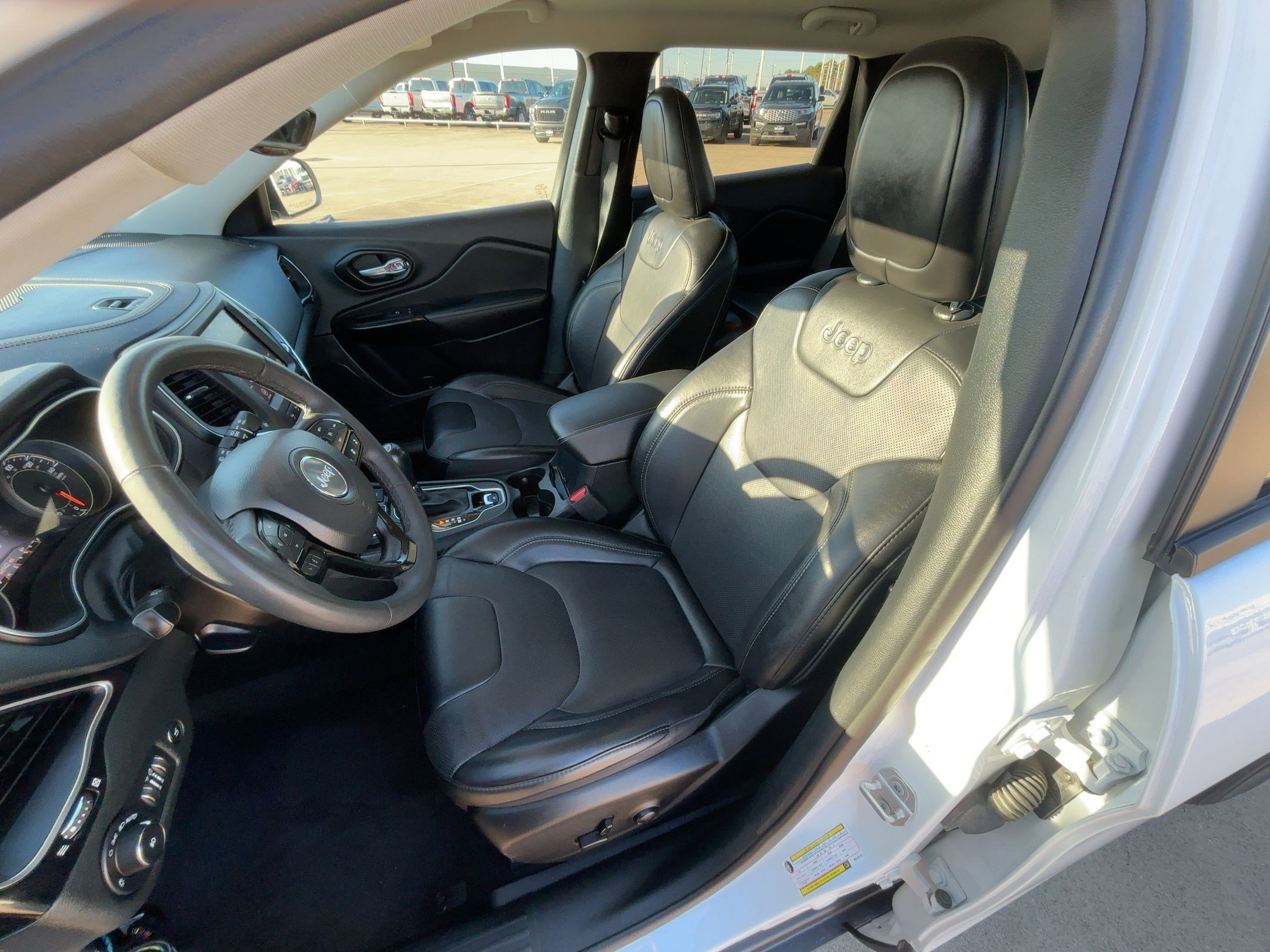 Used 2023 Jeep Cherokee Altitude Lux image 15