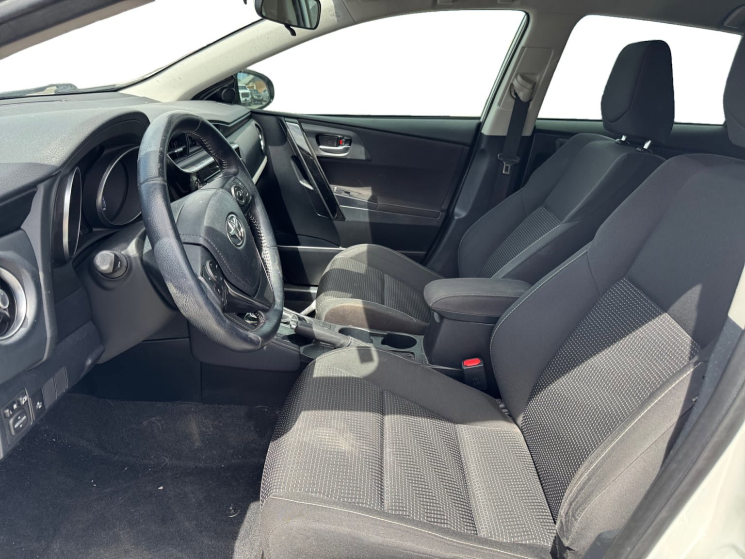 Used 2018 Toyota Corolla iM w/ Carpet Mat Package (TMS) FWD image 10