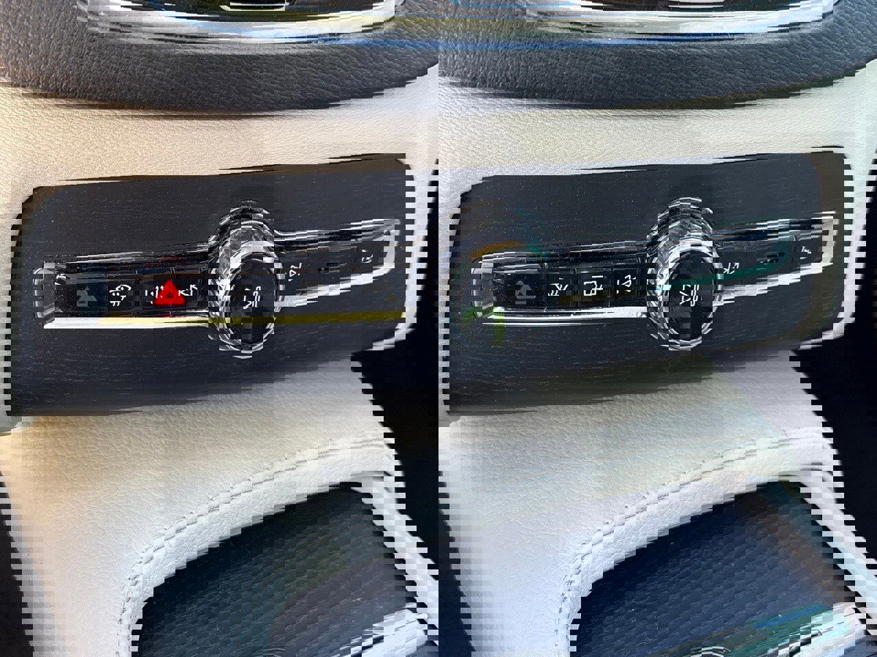 Used 2020 Volvo XC90 T6 Momentum image 21