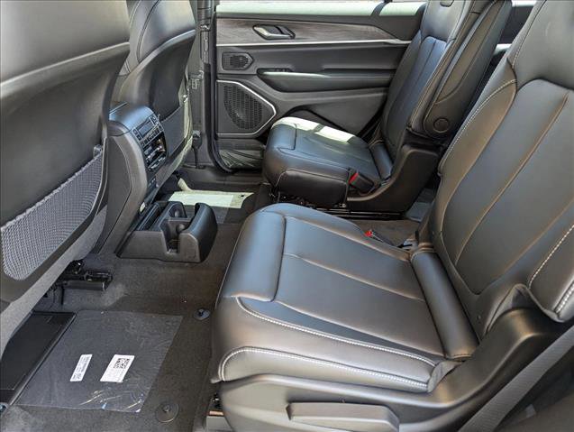 New 2026 Jeep Grand Cherokee Limited w/ Trailer Tow Package AWD/4WD image 15