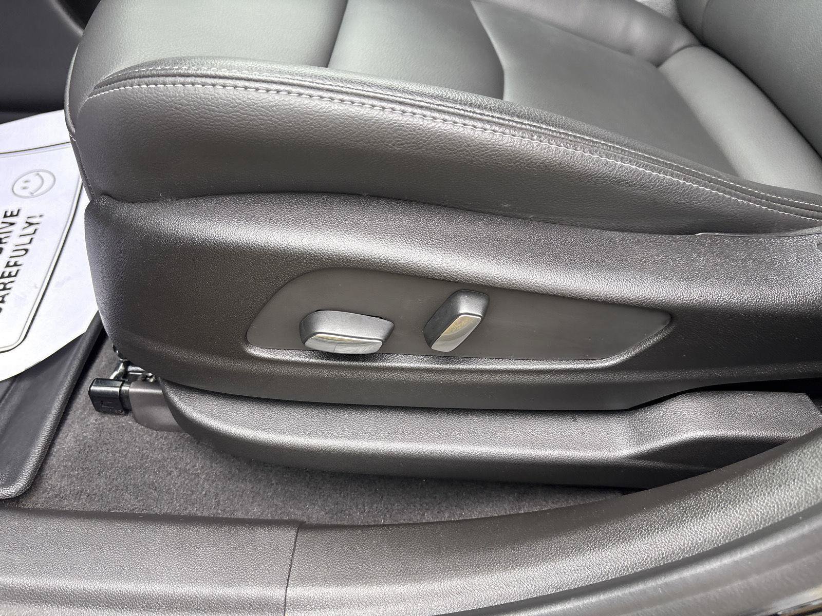 Used 2025 Cadillac XT6 Luxury FWD image 15