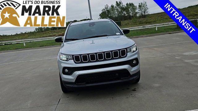 Used 2024 Jeep Compass Latitude AWD/4WD image 3
