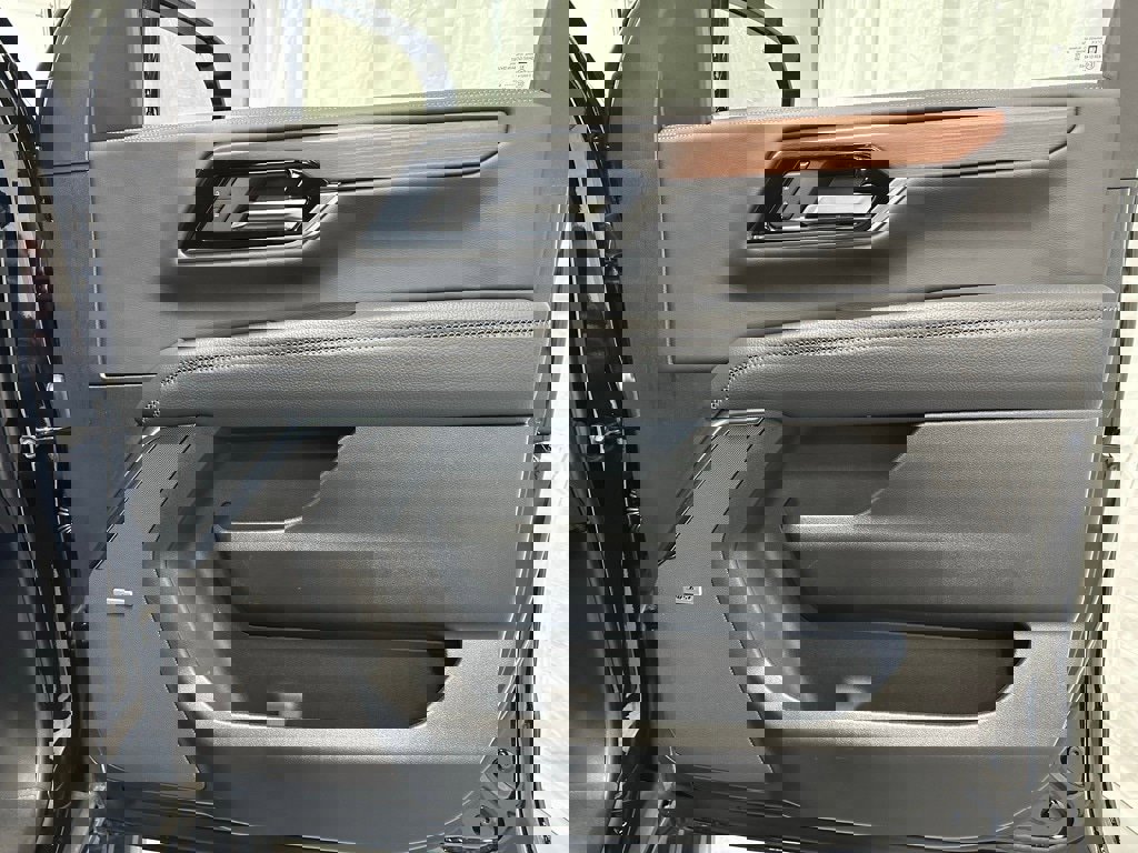 Used 2025 GMC Yukon XL Denali w/ Sun & Power Step Package image 55