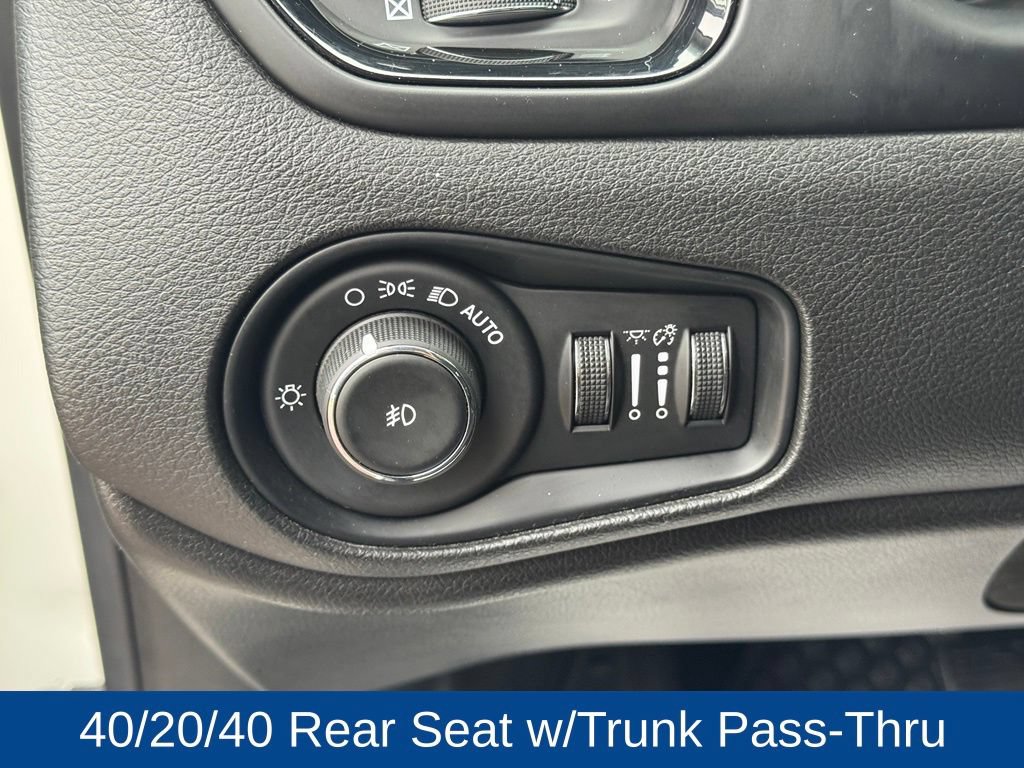 Used 2017 Jeep Renegade Altitude AWD/4WD image 23