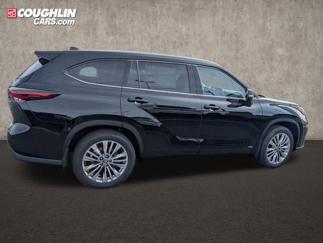 New 2026 Toyota Highlander Platinum image 8