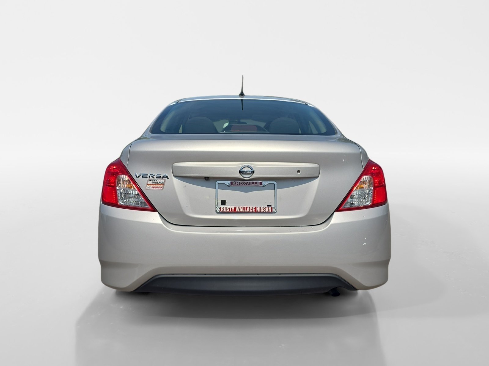 Used 2018 Nissan Versa S FWD image 4