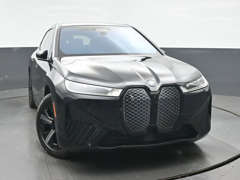 Used 2023 BMW iX xDrive50 w/ Sport Package AWD/4WD image 8