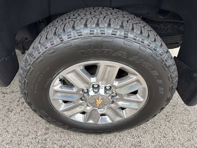 Used 2024 Chevrolet Silverado 2500 High Country w/ High Country Premium Package AWD/4WD image 9