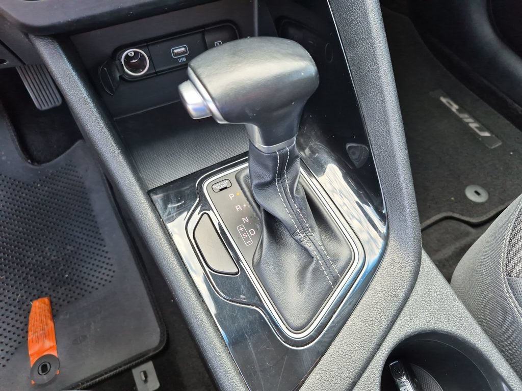 Used 2020 Kia Niro LXS FWD image 28