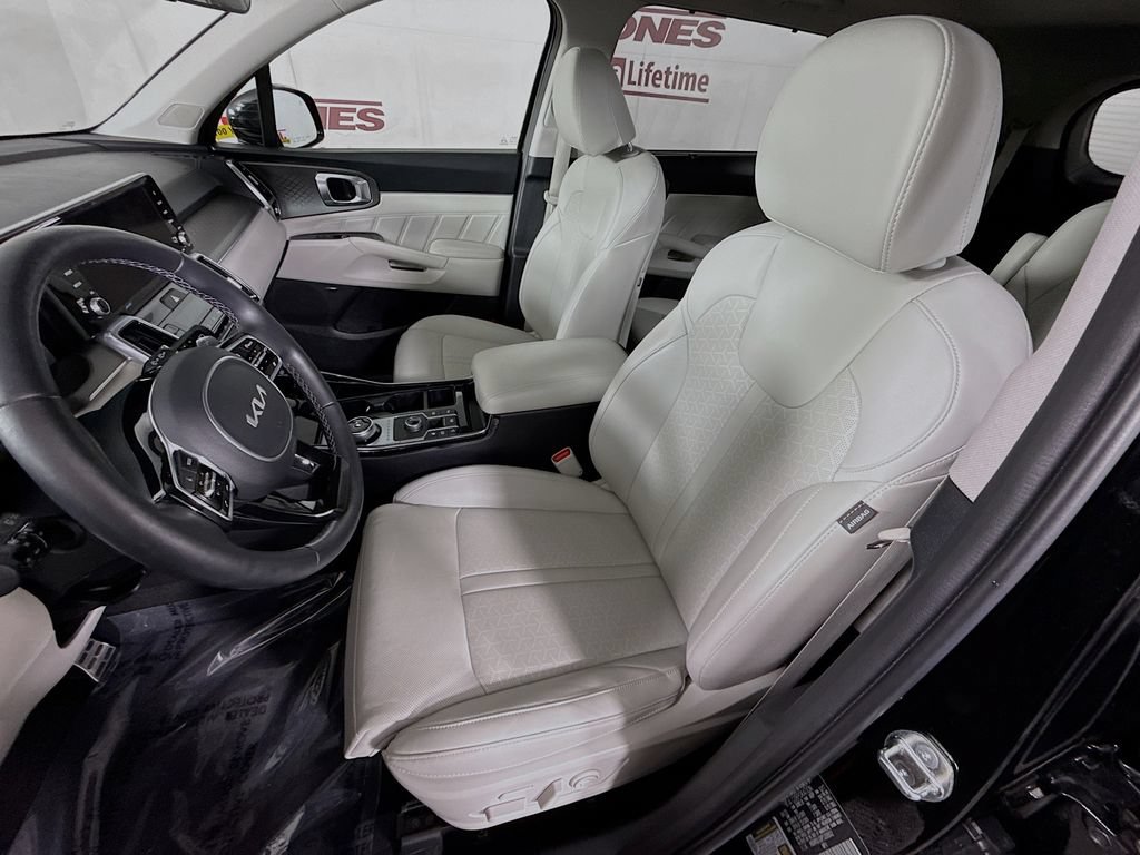 Certified 2023 Kia Sorento SX Prestige w/ Panoramic Sunroof Package AWD/4WD image 28