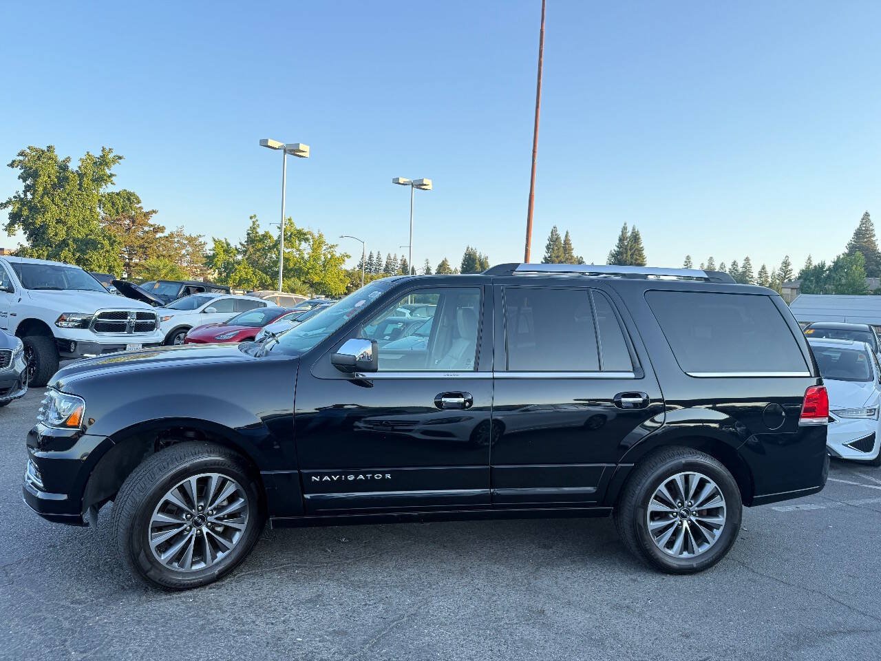 Used 2016 Lincoln Navigator Select AWD/4WD image 5