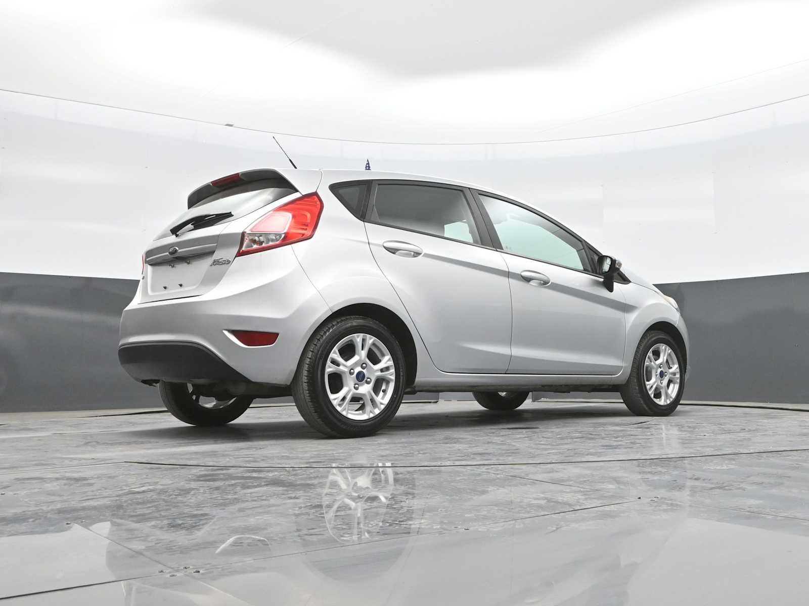 Used 2016 Ford Fiesta SE w/ Cold Weather Package FWD image 39