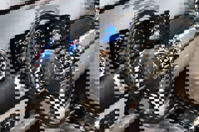 Used 2021 Mercedes-Benz GLB 250 4MATIC w/ Premium Package image 13