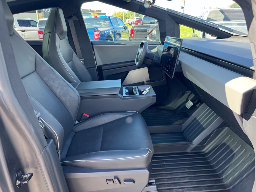 Used 2024 Tesla Cybertruck AWD Crew Cab image 14