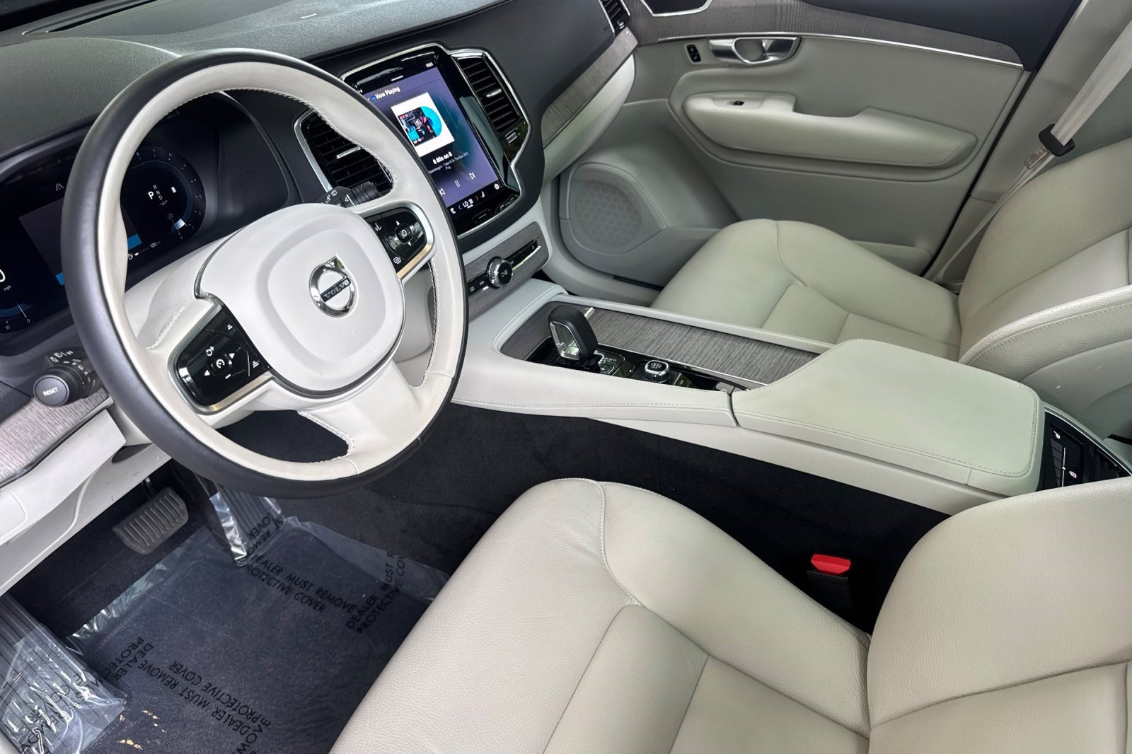 Used 2023 Volvo XC90 B5 Plus AWD/4WD image 4