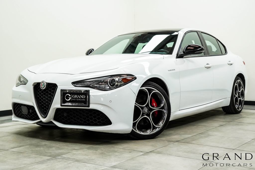 Used 2023 Alfa Romeo Giulia Veloce AWD/4WD image 1