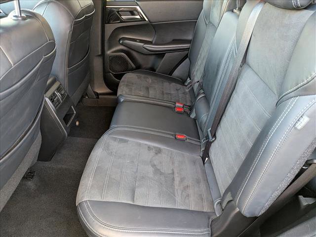 Used 2024 Mitsubishi Outlander SE image 17