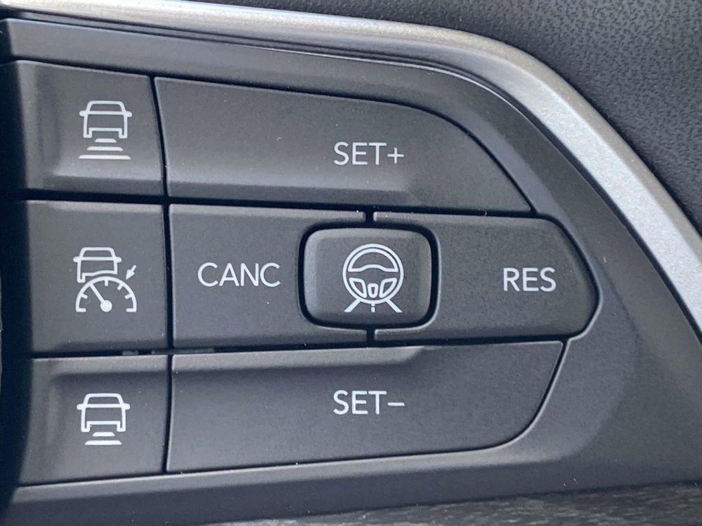 New 2026 Jeep Grand Cherokee Limited w/ Luxury Tech Group II RWD image 28