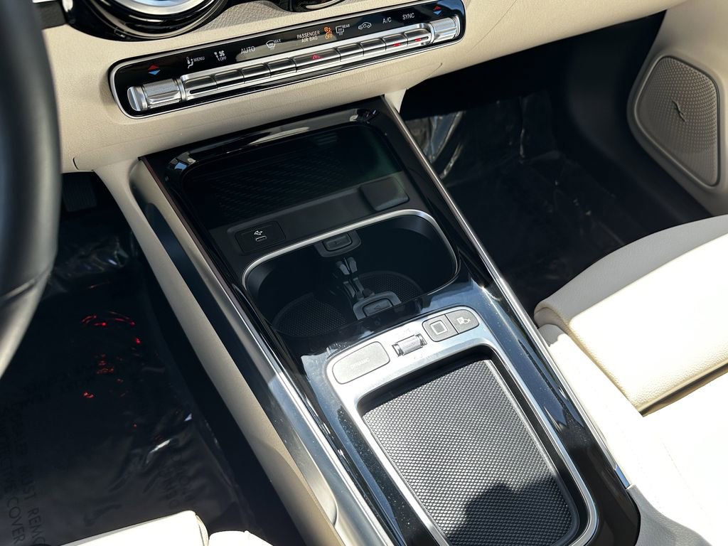 Certified 2025 Mercedes-Benz GLB 250 4MATIC image 31