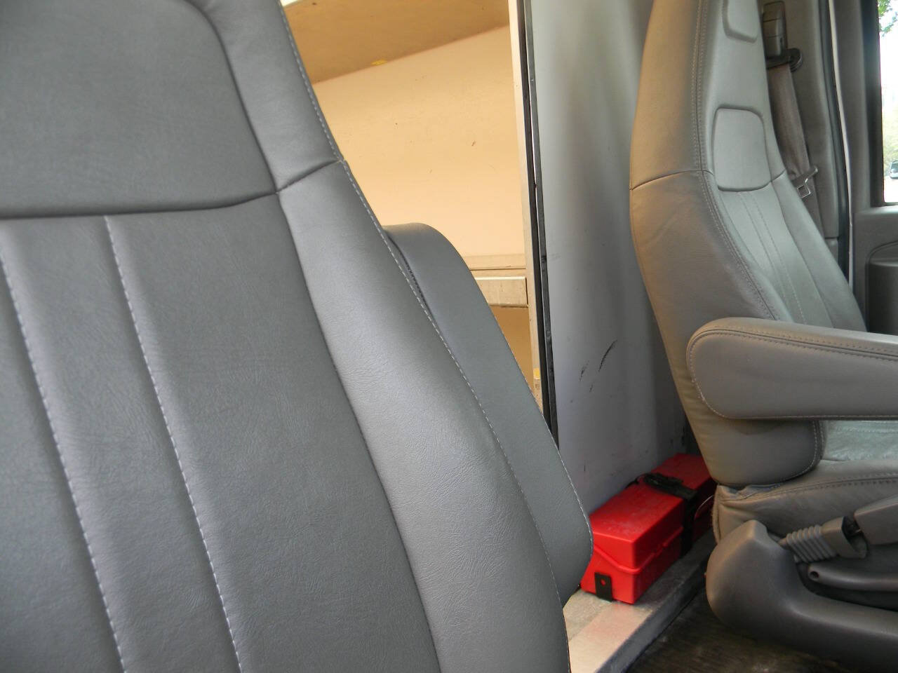 Used 2022 GMC Savana 3500 w/ Power Convenience Package RWD image 5
