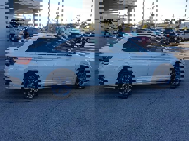 Used 2023 Volkswagen Jetta SE w/ Panoramic Sunroof Package image 8