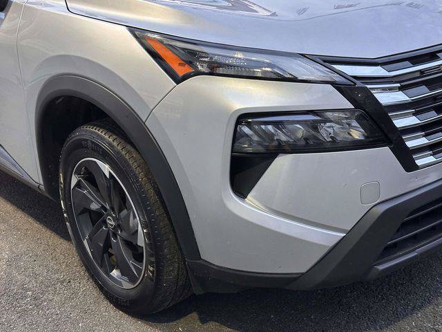 Used 2024 Nissan Rogue SV AWD/4WD image 7