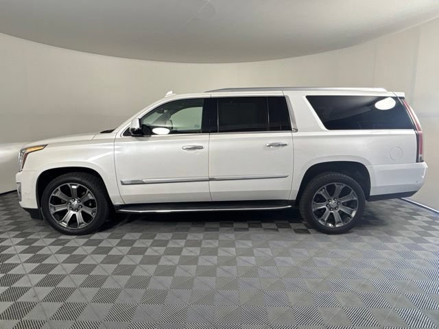 Used 2017 Cadillac Escalade ESV Luxury AWD/4WD image 44