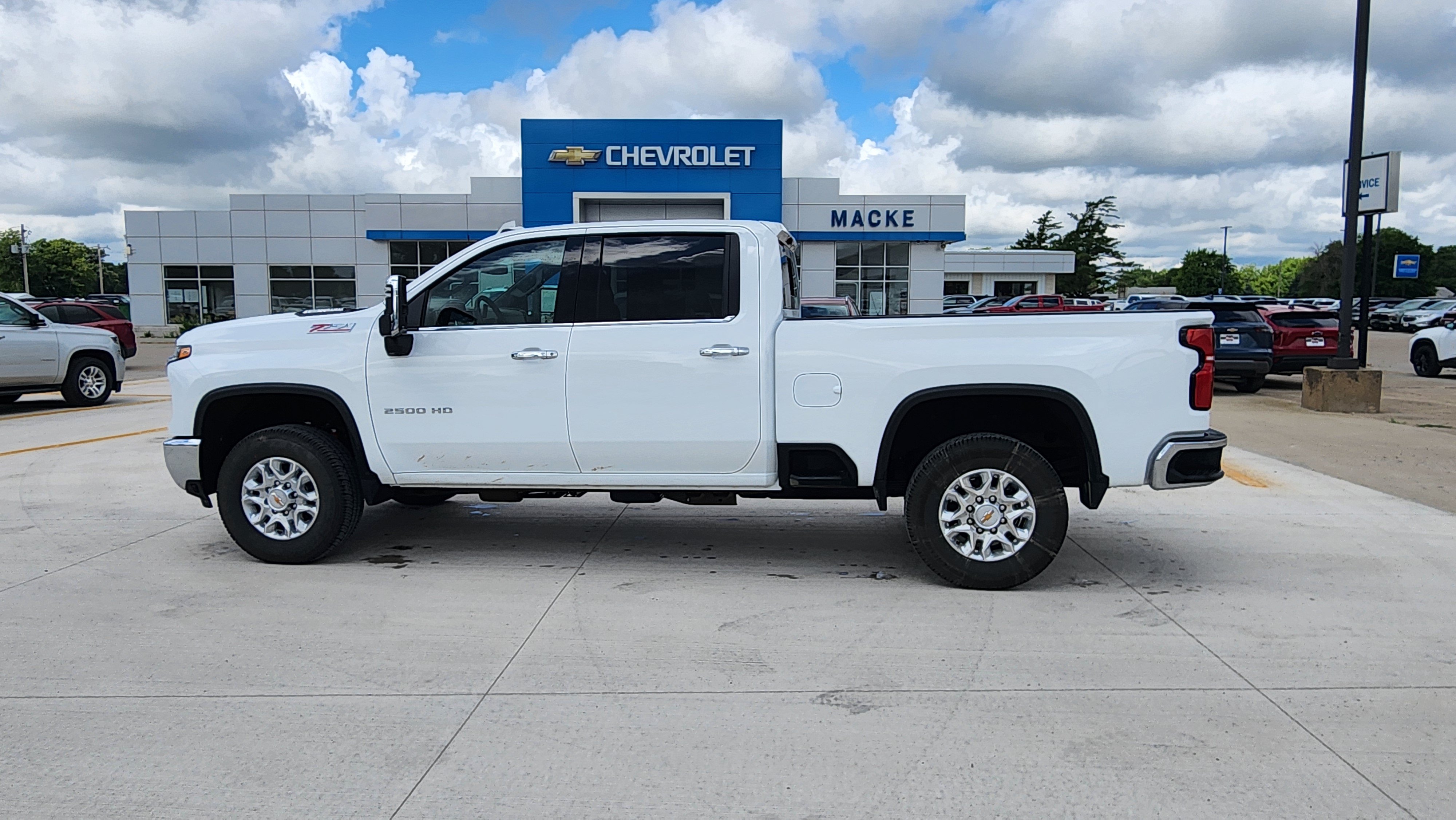Certified 2026 Chevrolet Silverado 2500 LTZ w/ LTZ Plus Package AWD/4WD image 9